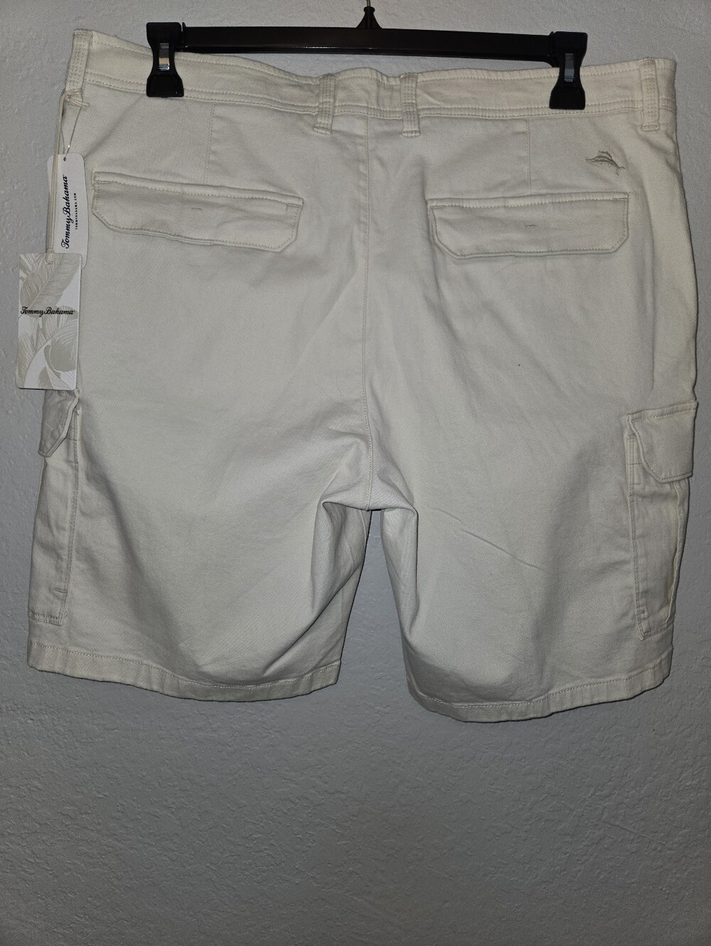 Tommy Bahama Men's Cream Cargo Shorts, Size 38 - Picture 3 of 4